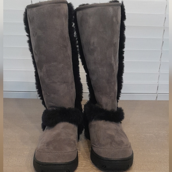 UGG Sunburst Tall - Picture 3 of 6